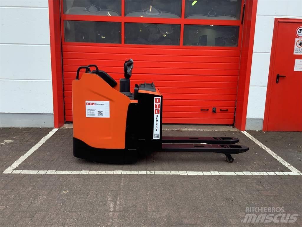 Toyota LPE200 Low lifter