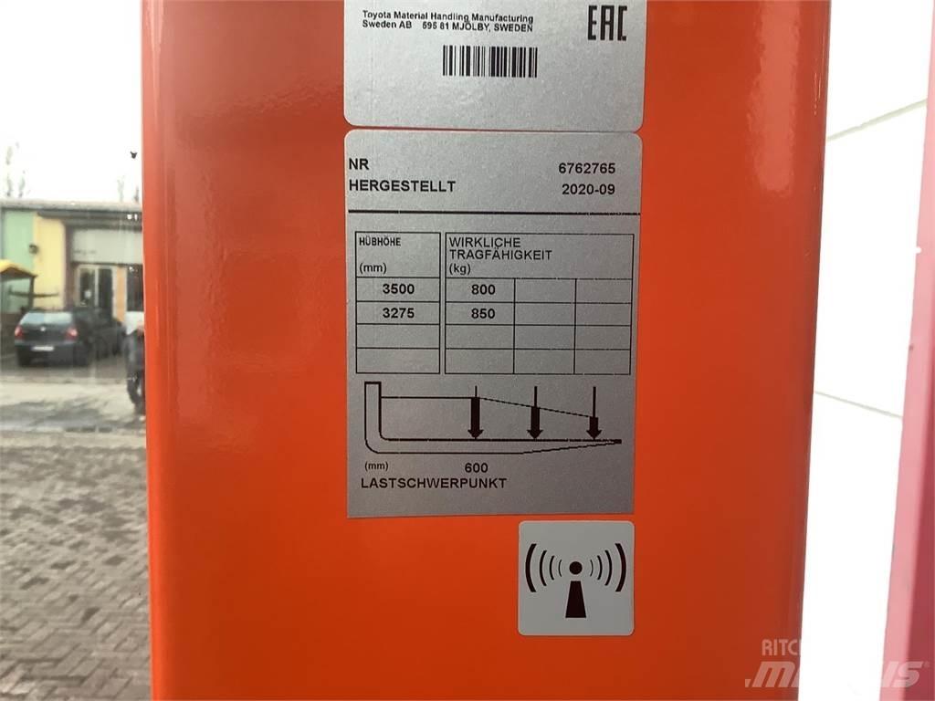 Toyota OME100M High lift order picker