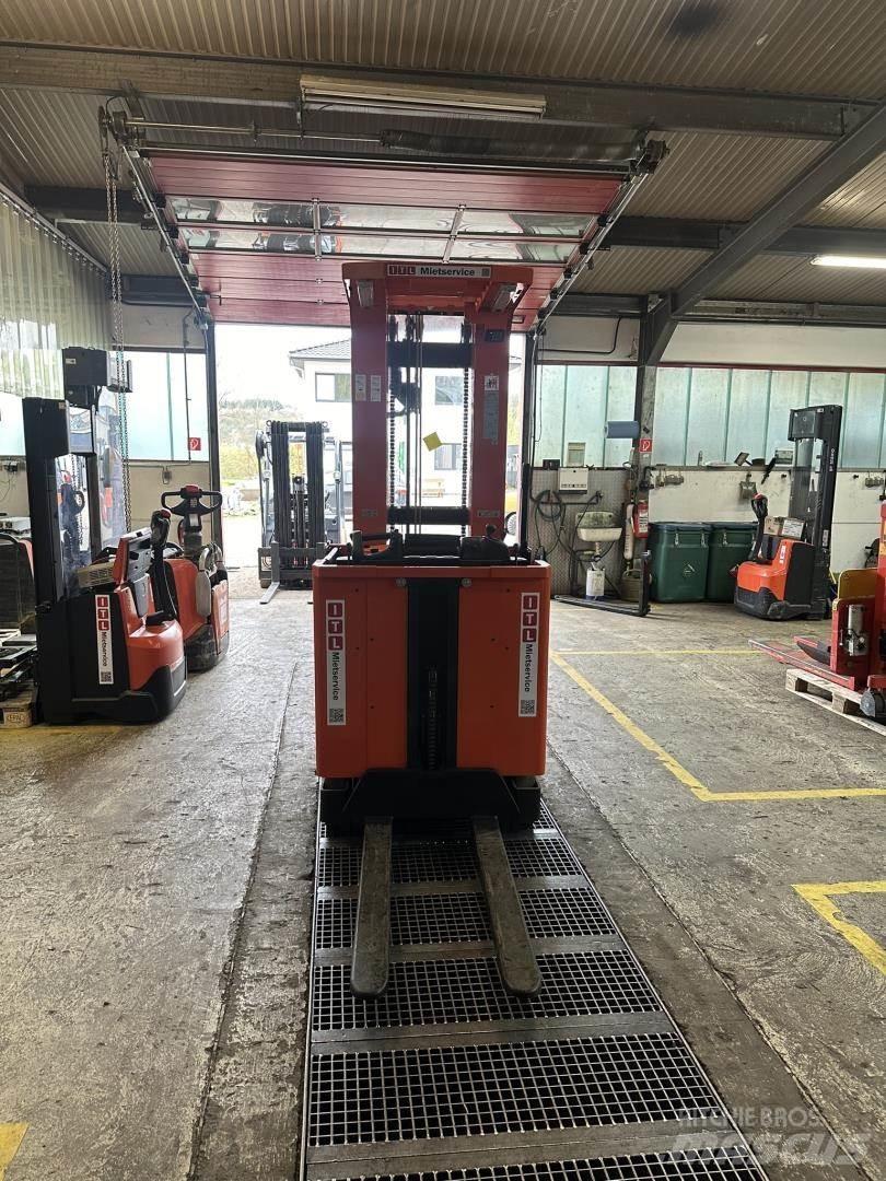 Toyota OME100M High lift order picker