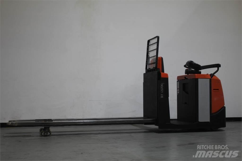 Toyota OSE250 Low lift order picker