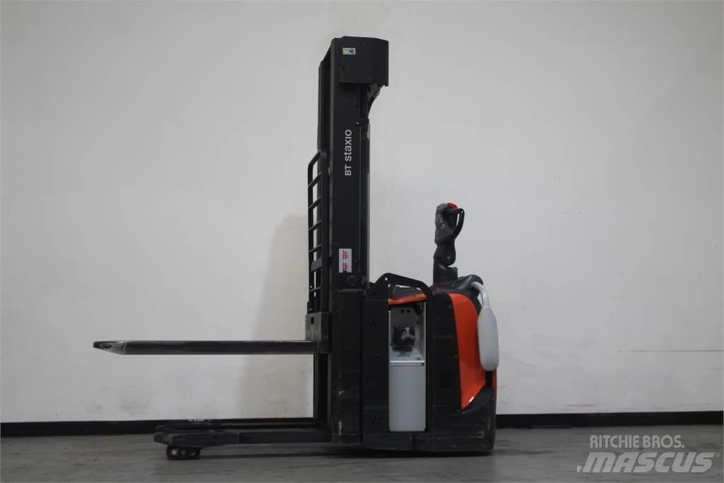 Toyota SPE160L Pedestrian stacker