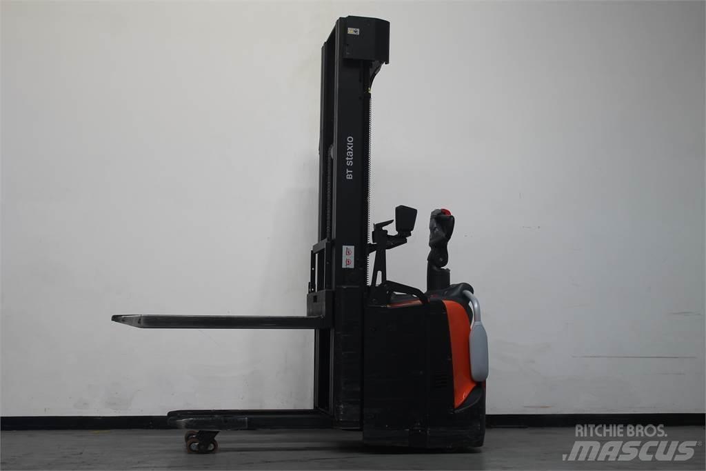 Toyota SPE160L Pedestrian stacker