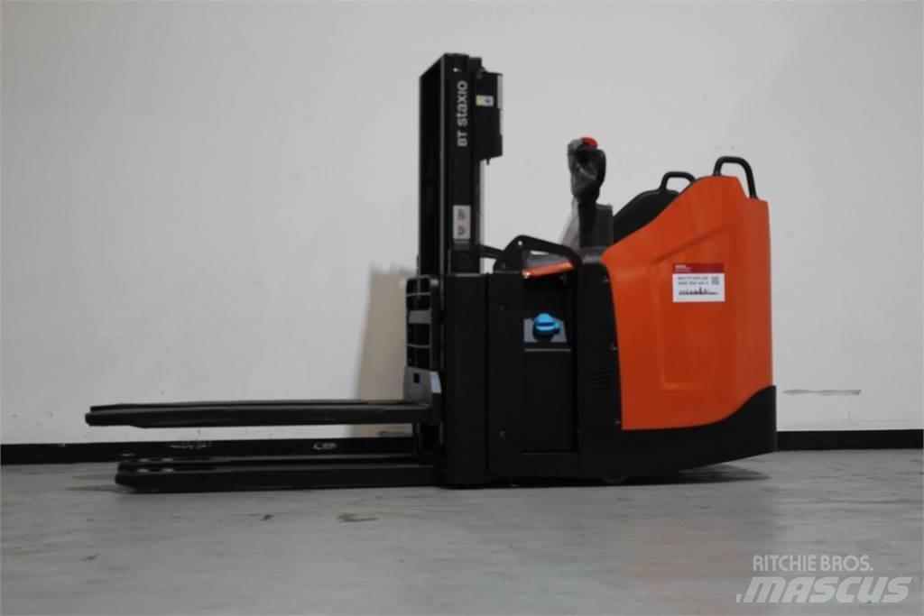 Toyota SPE200D Pedestrian stacker