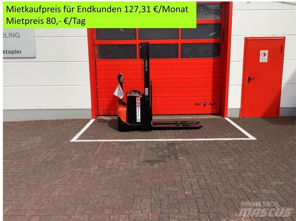 Toyota SWE120 Pedestrian stacker