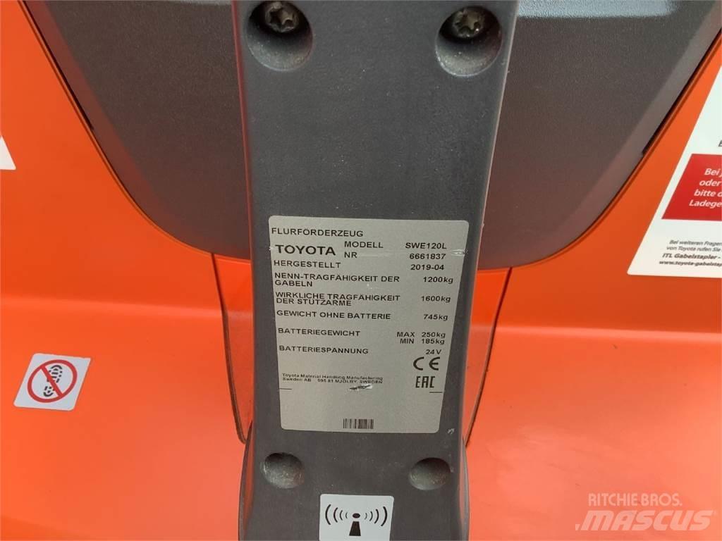 Toyota SWE120L Pedestrian stacker