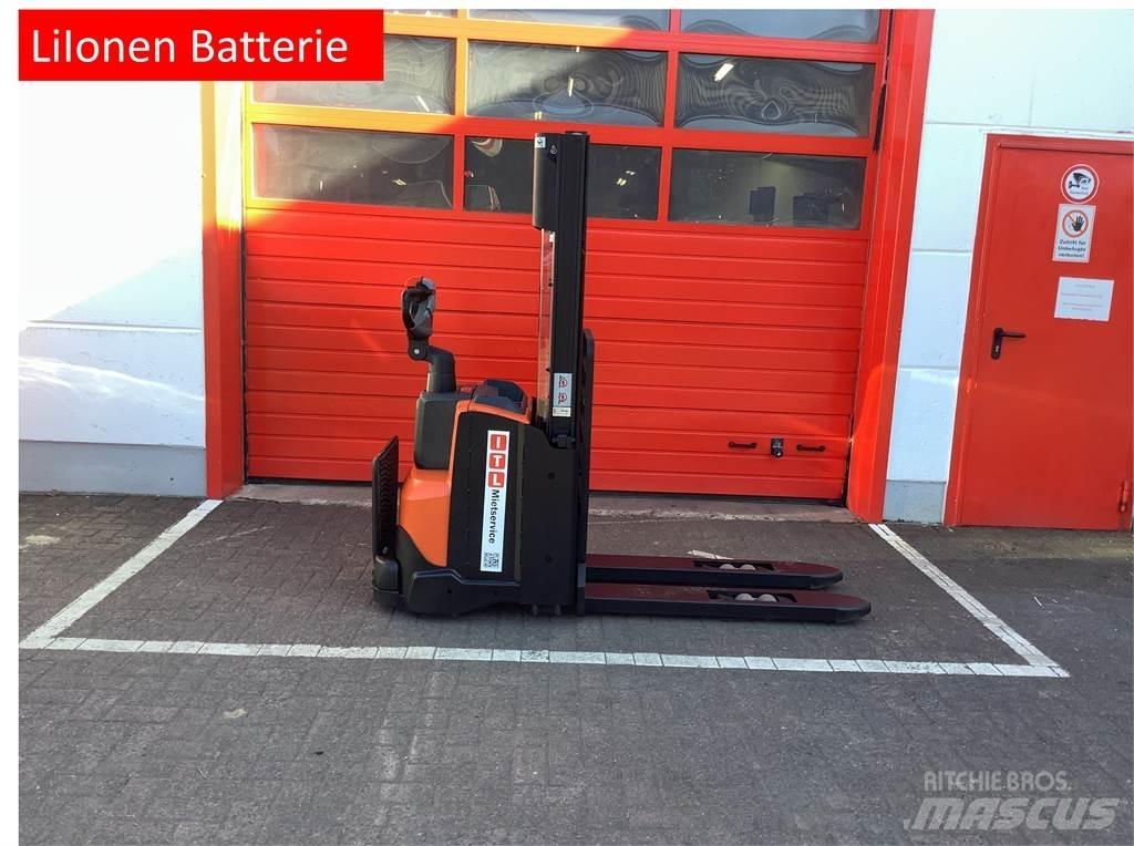 Toyota SWE120L Pedestrian stacker
