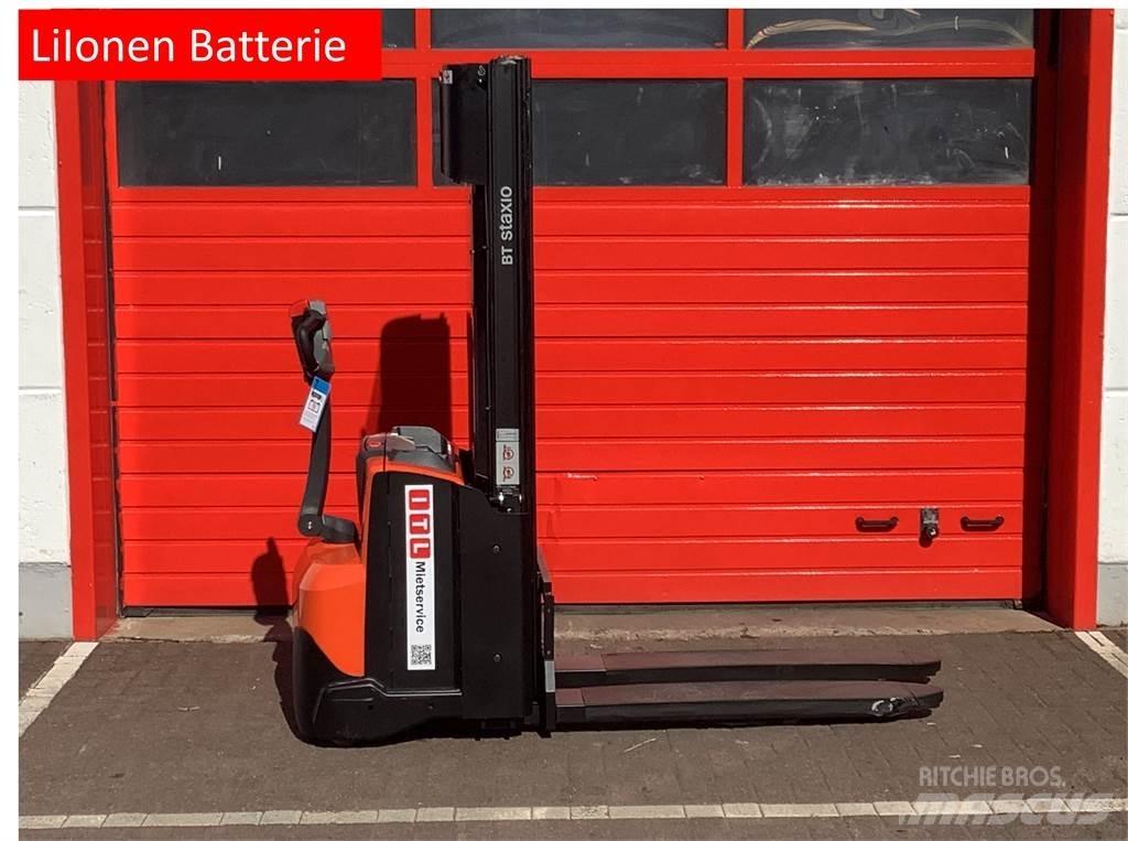 Toyota SWE120L Pedestrian stacker