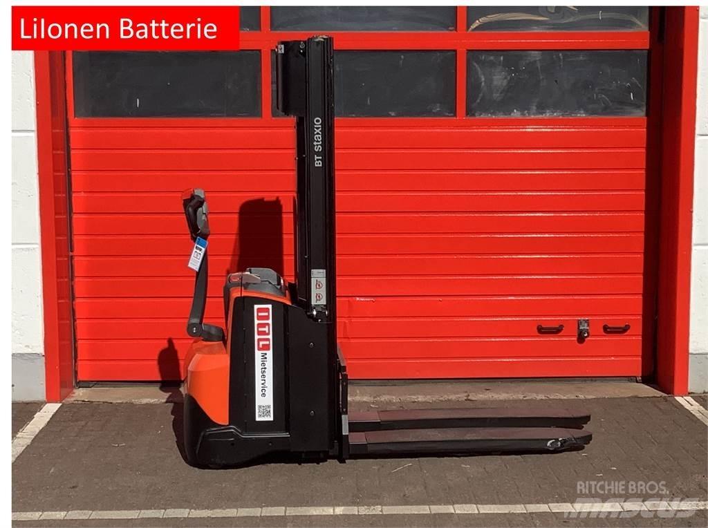 Toyota SWE120L Pedestrian stacker