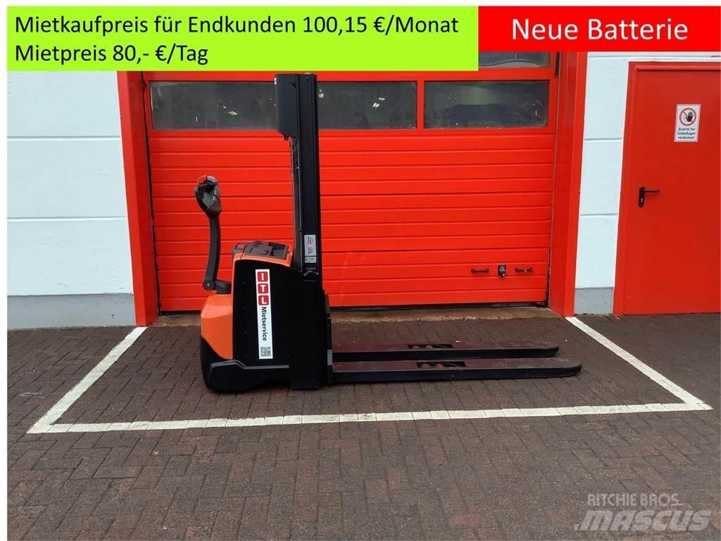 Toyota SWE140 Pedestrian stacker