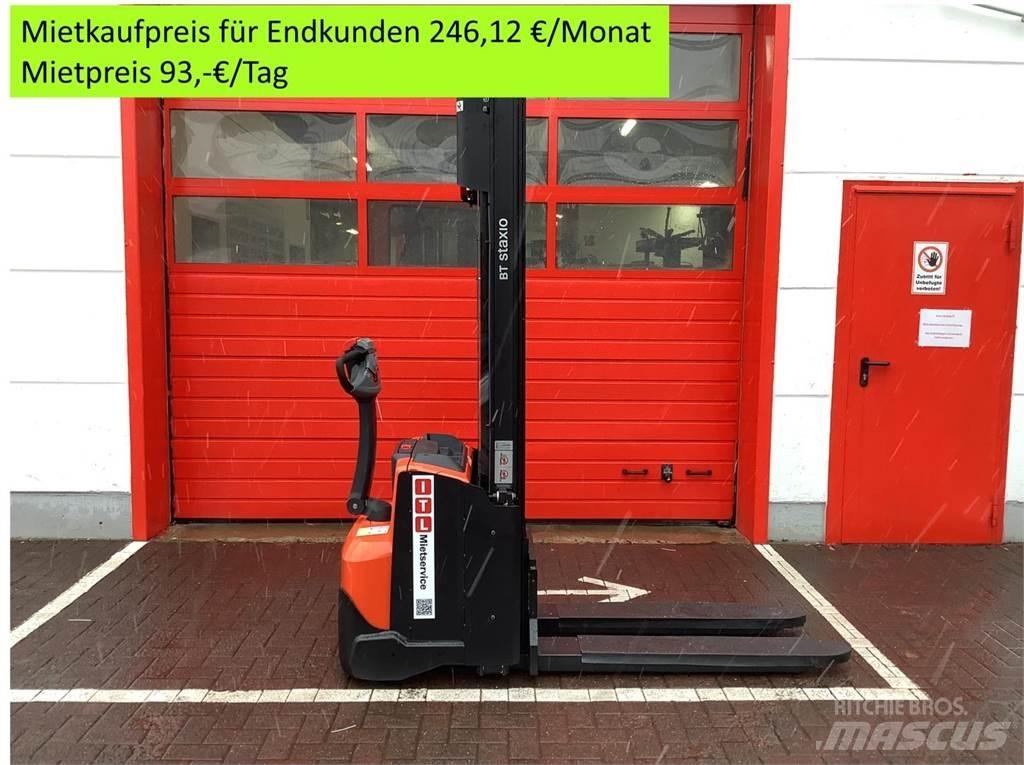 Toyota SWE140L Pedestrian stacker