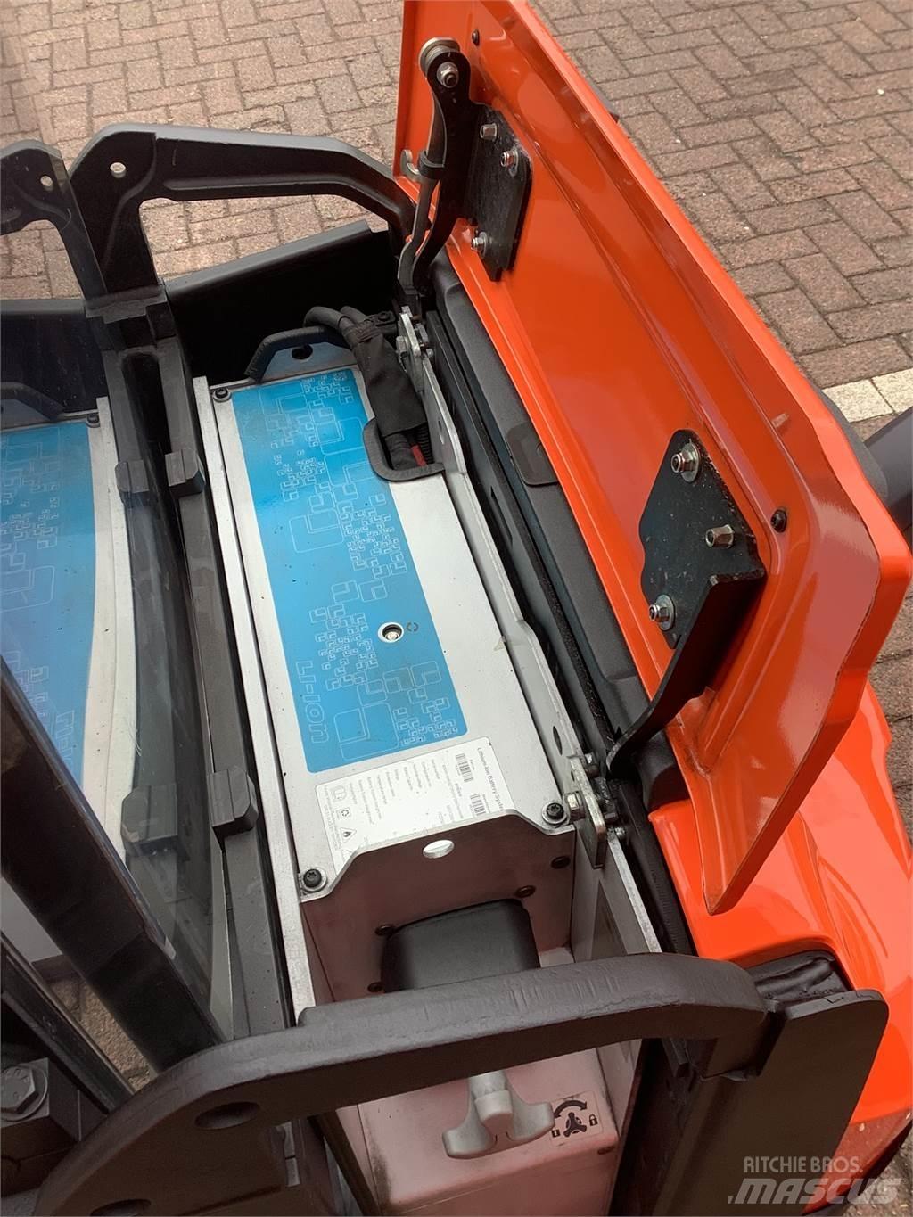 Toyota SWE145 Pedestrian stacker