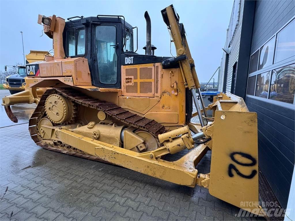CAT D6T Crawler dozers
