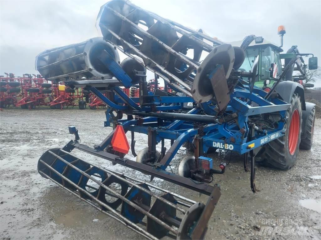 Dal-Bo Dinco 560 Harrows