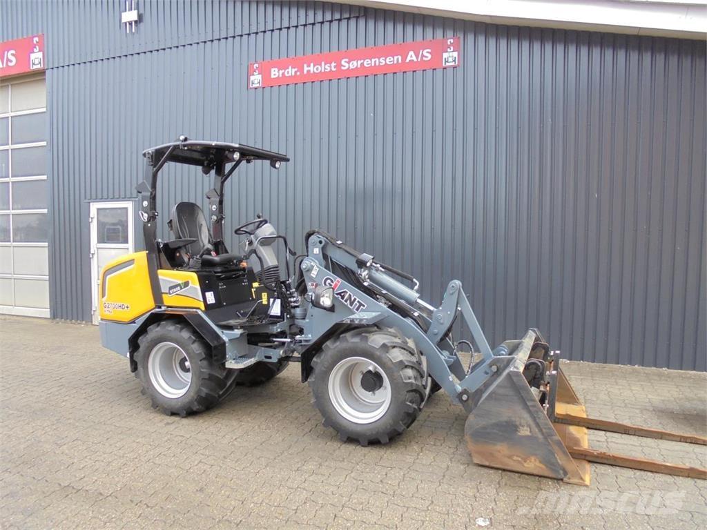 GiANT G2700XHDP Mini loaders