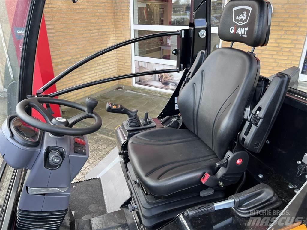 GiANT G3500 Mini loaders