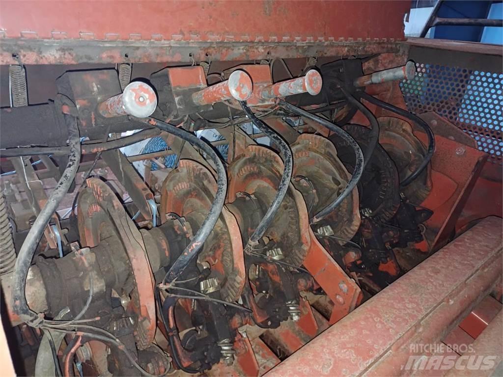 Hesston 4900 Square balers