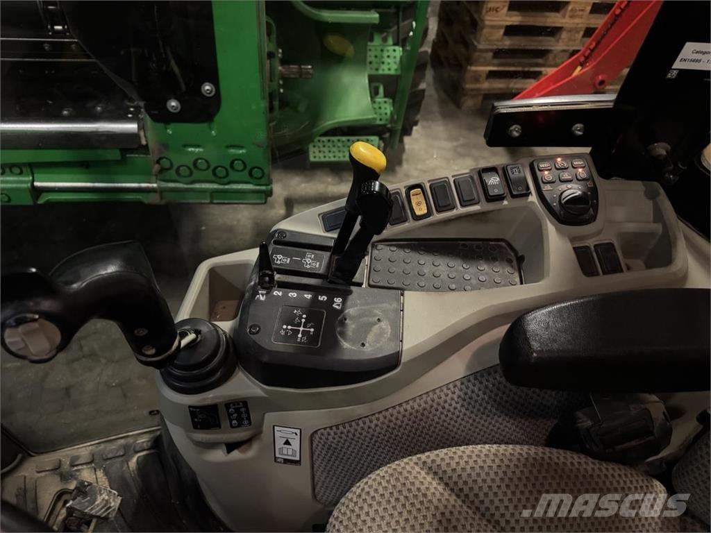 John Deere 3046R Compact tractors