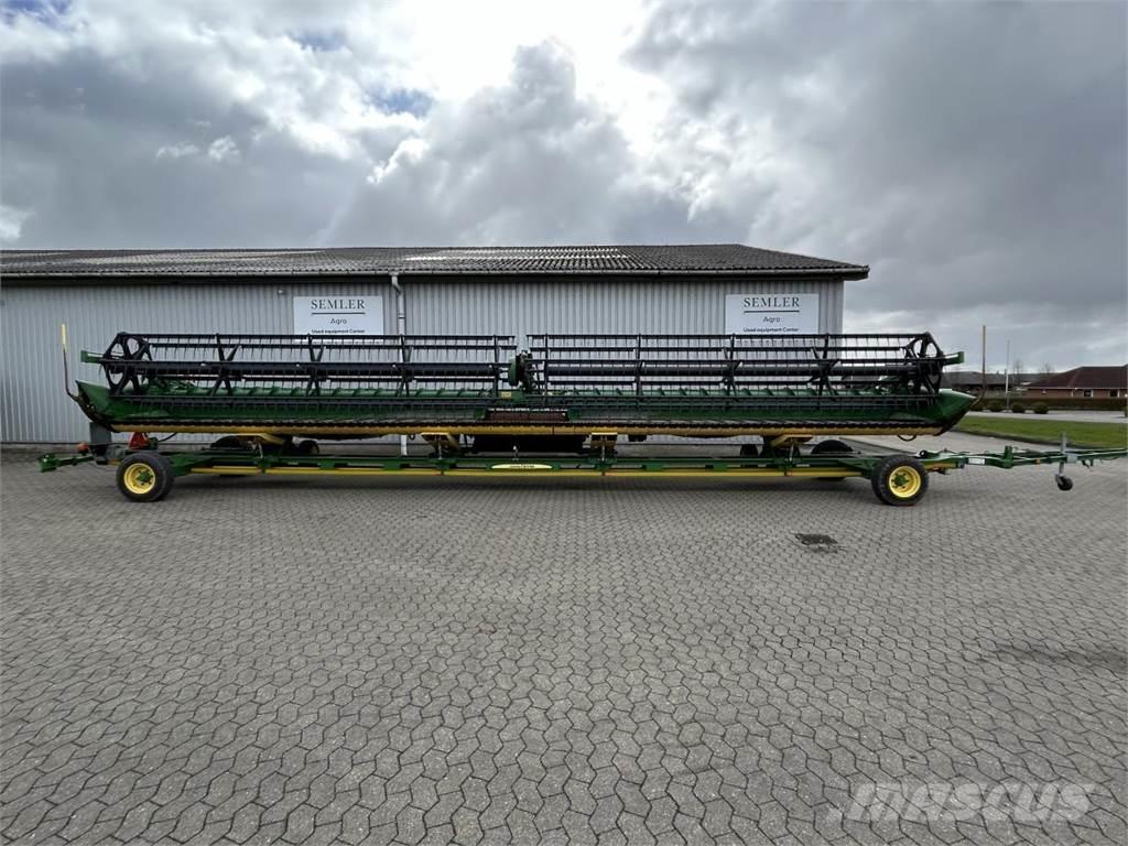 John Deere 640D Combine harvester heads
