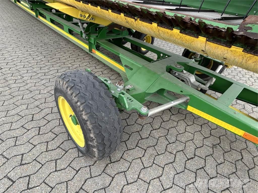 John Deere 640D Combine harvester heads