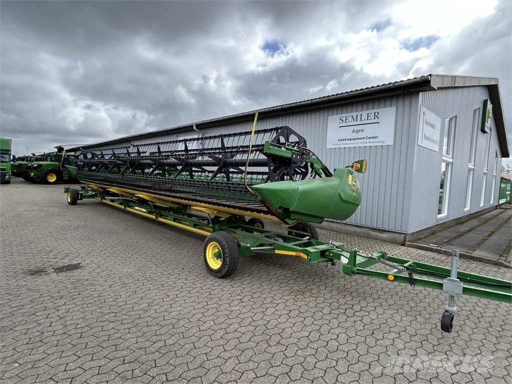John Deere 640D Combine harvester heads