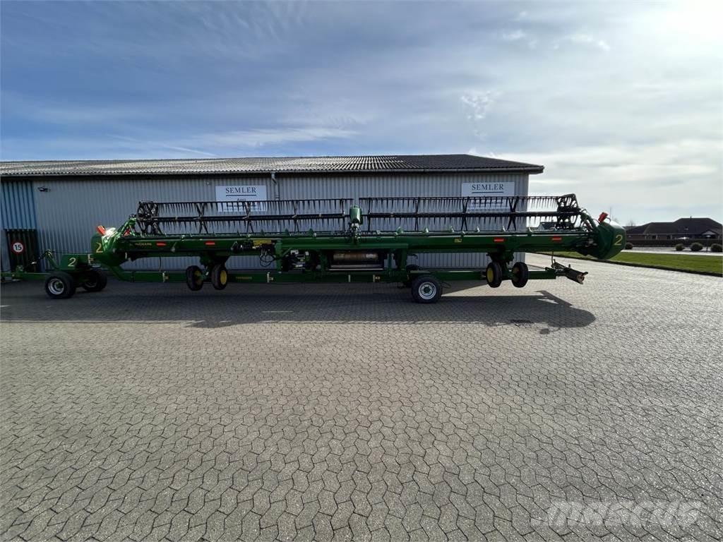John Deere 740D Combine harvester heads