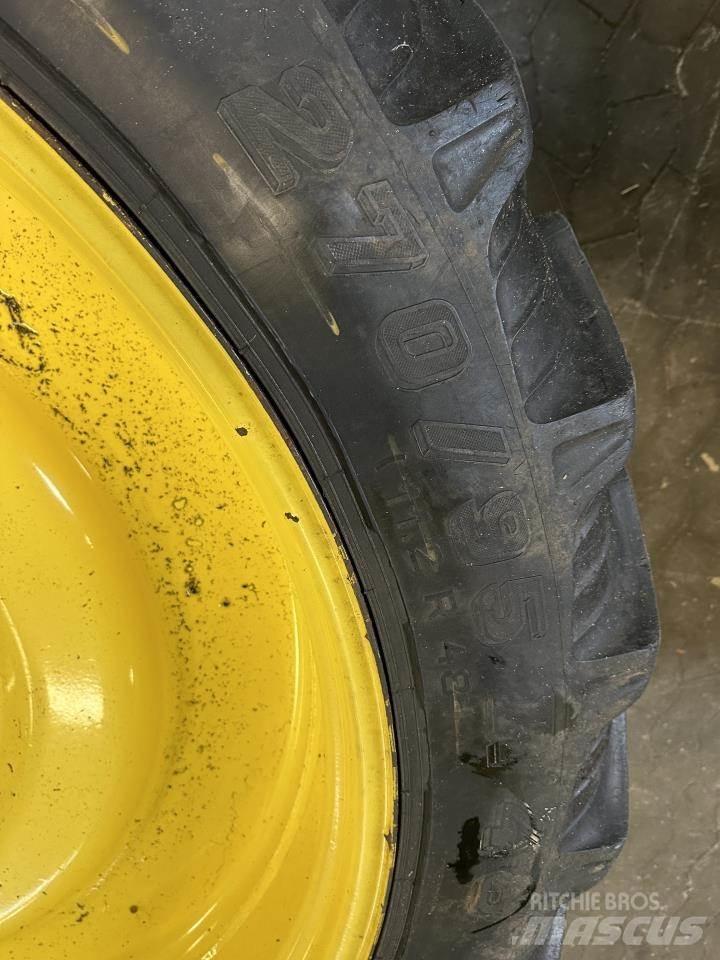John Deere 740I Trailed sprayers