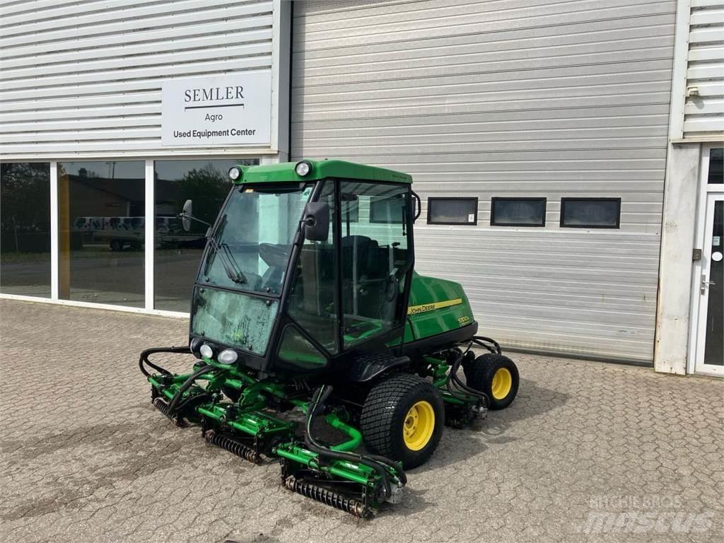 John Deere 8700 A Fairway mowers