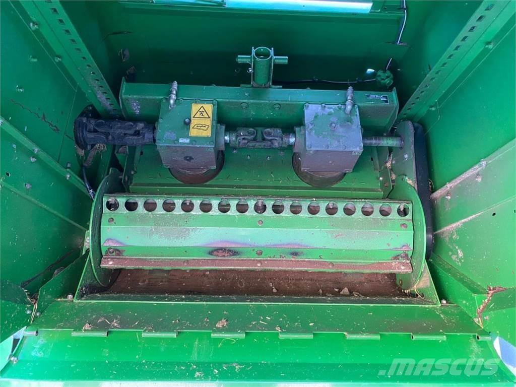 John Deere C670 Combine harvesters