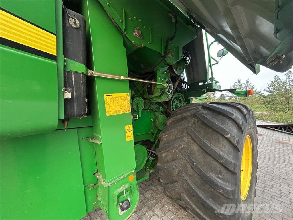 John Deere C670I Combine harvesters