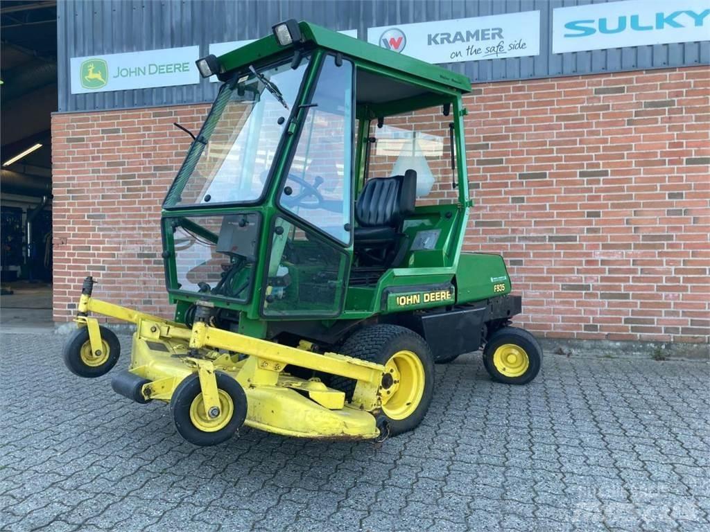 John Deere F935 Compact tractors