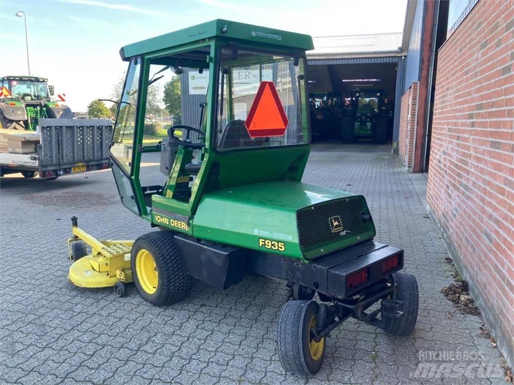 John Deere F935 Compact tractors