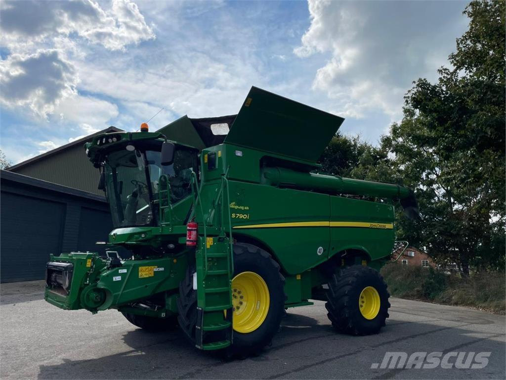 John Deere S790 Combine harvesters