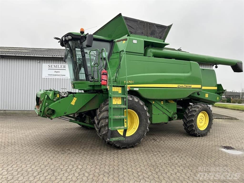John Deere T670 Combine harvesters