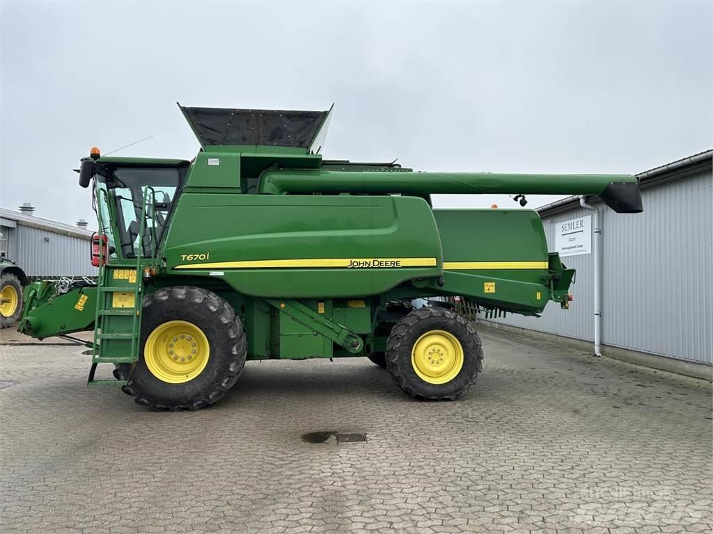 John Deere T670 Combine harvesters
