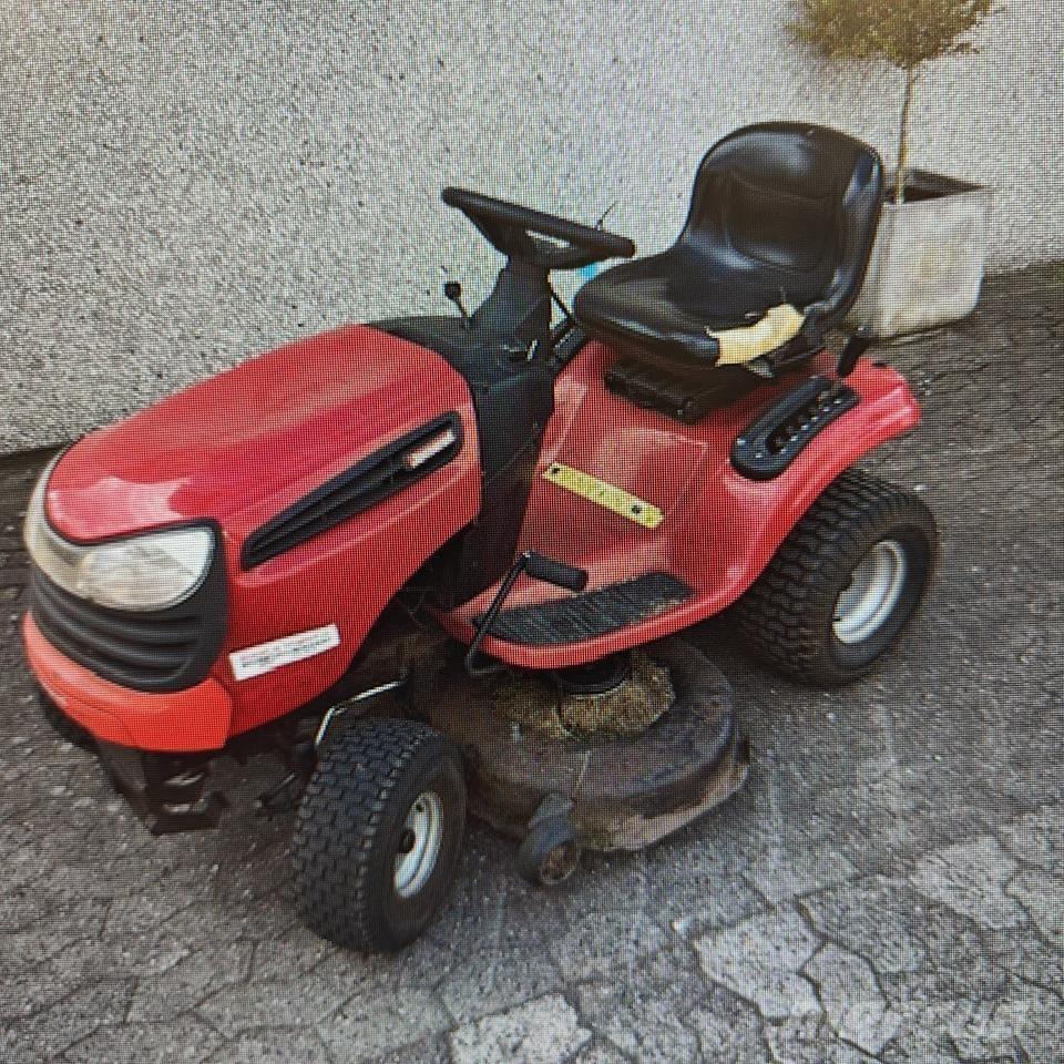 Jonsered LT2216 Compact tractors