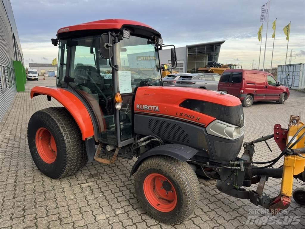Kubota 5740 Compact tractors