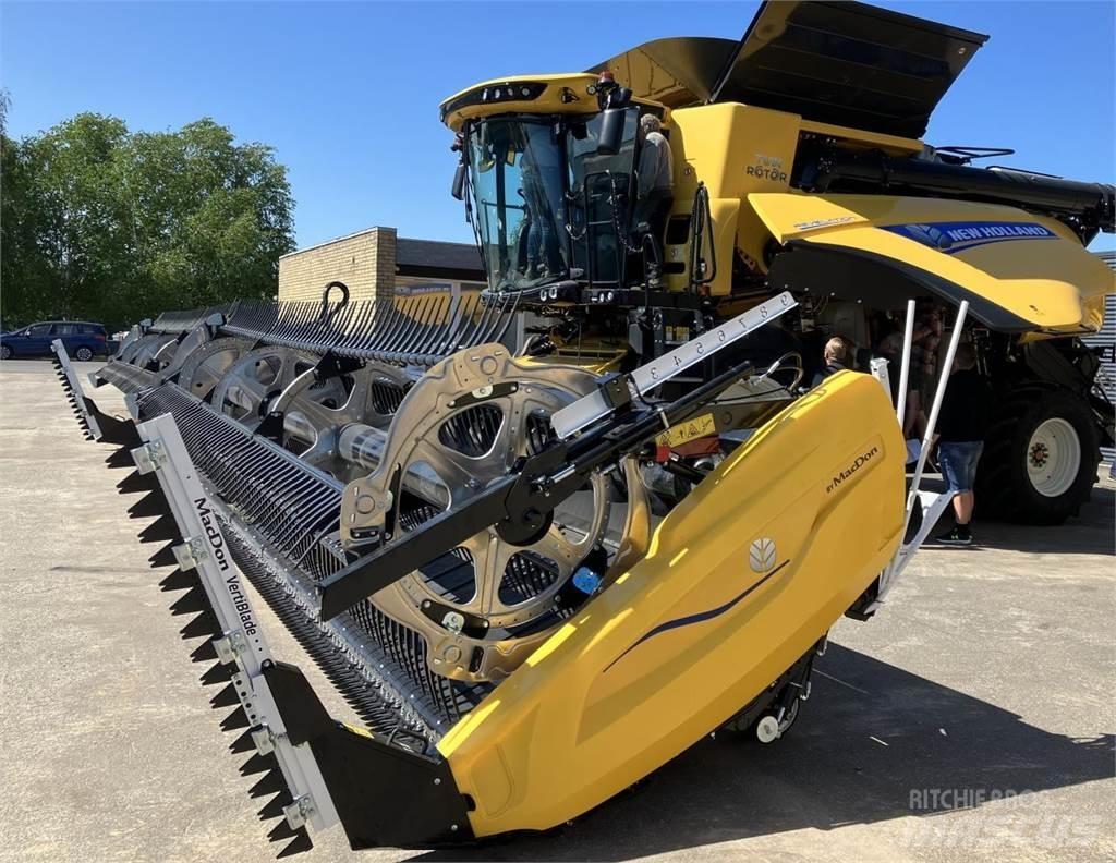 MacDon FD241 Combine harvester heads