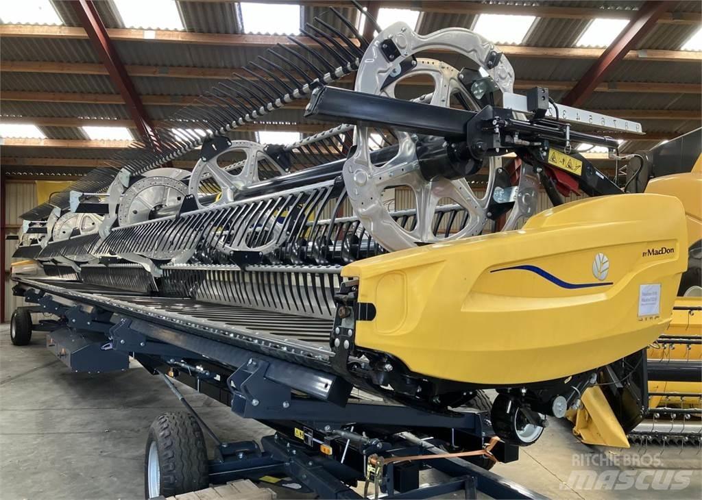 MacDon FD245 Combine harvester heads