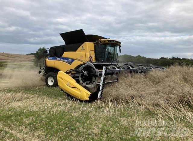 MacDon FD245 Combine harvester heads
