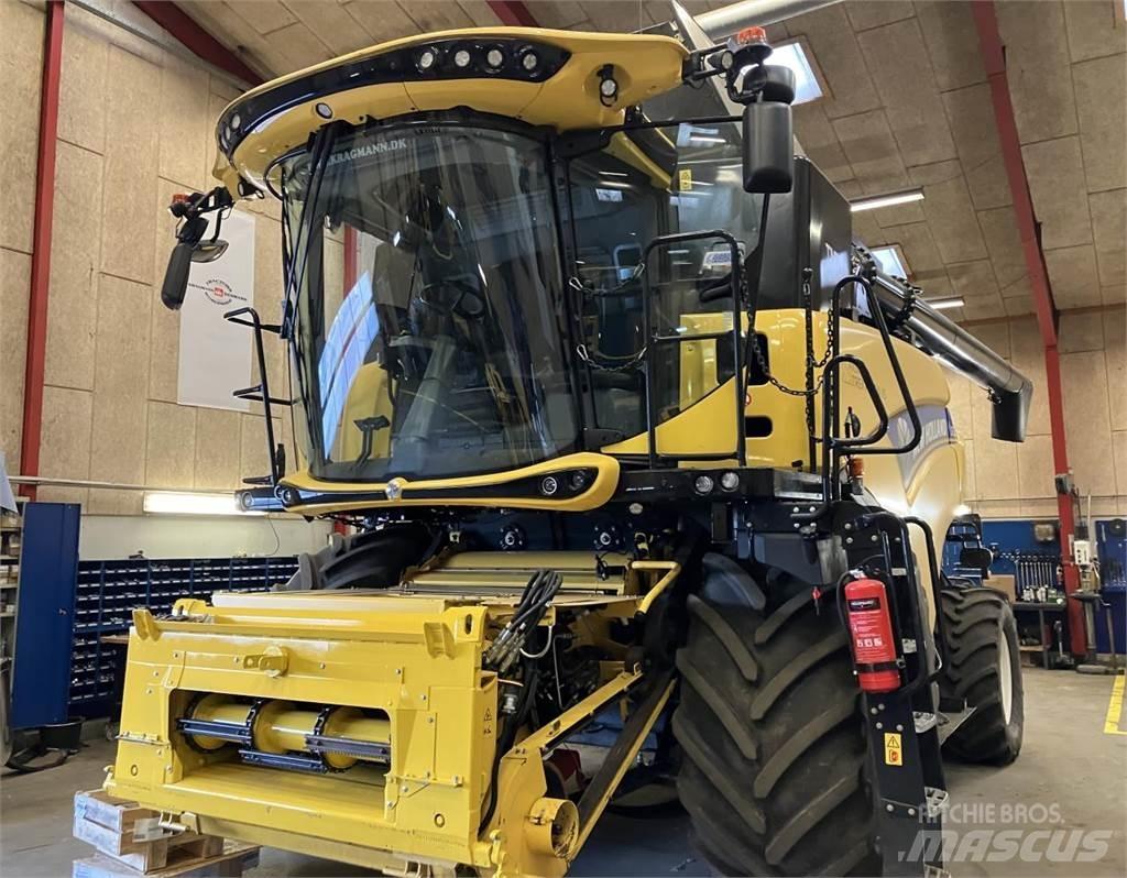 New Holland CR9.80 Combine harvesters