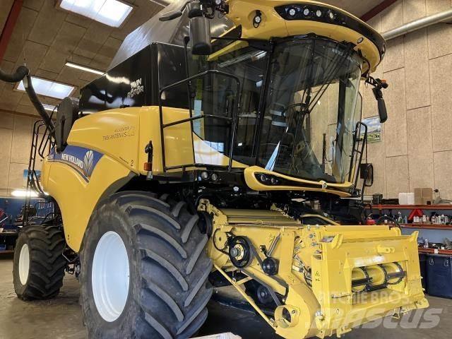 New Holland CR9.80 Combine harvesters