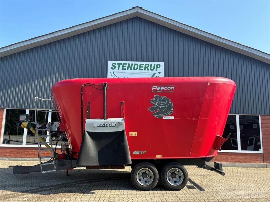 Peecon 28 M3 Forage wagons