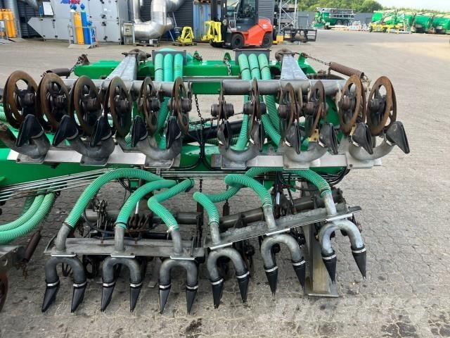 Samson TD 12 Fertilizer sprayers