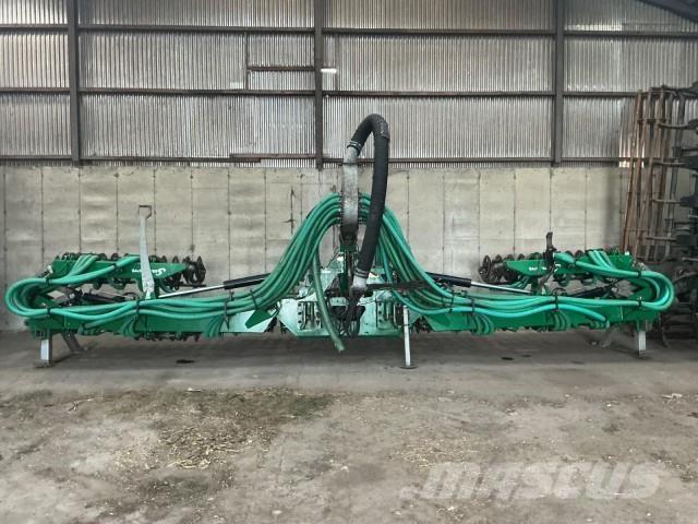 Samson TD 12 Fertilizer sprayers