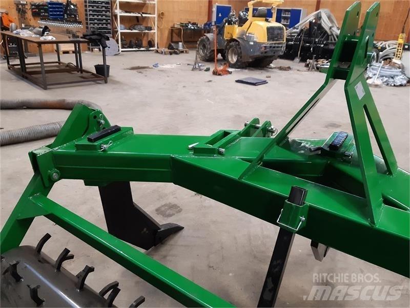  - - -  grubber Chisel ploughs