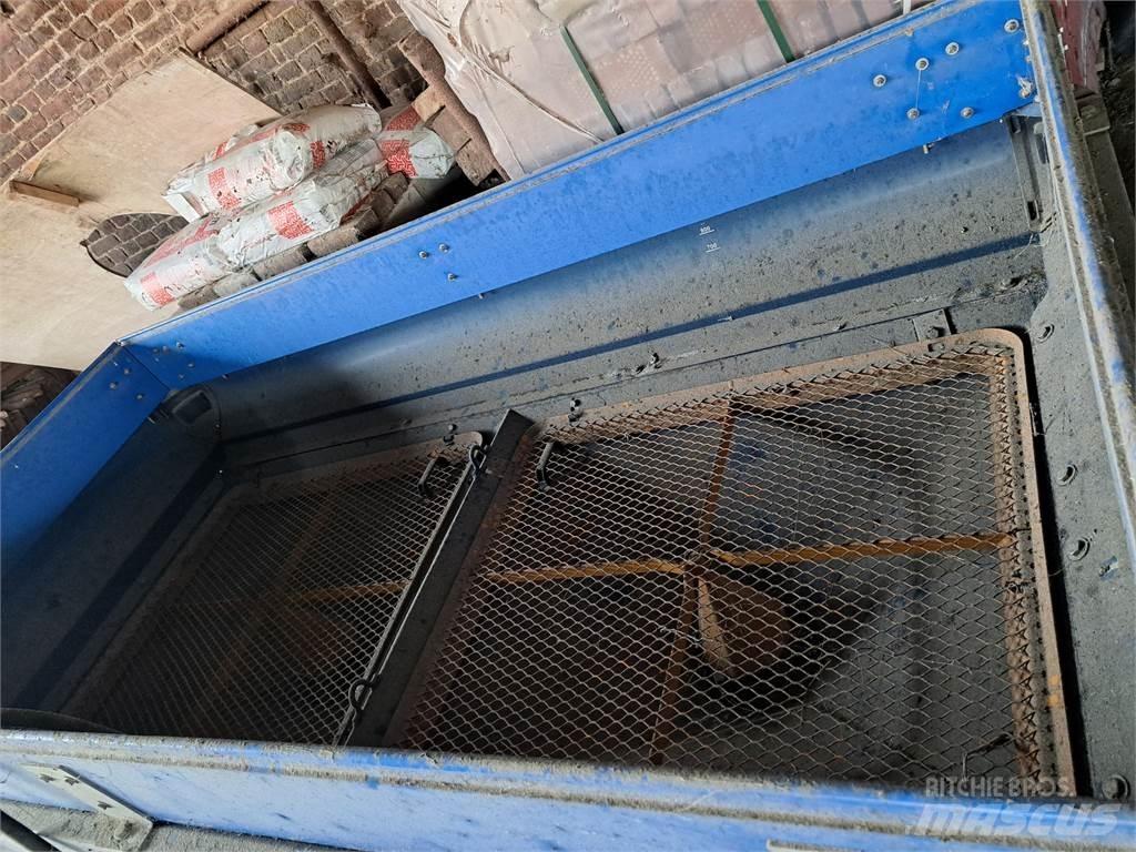 Bogballe M2 Mineral spreaders