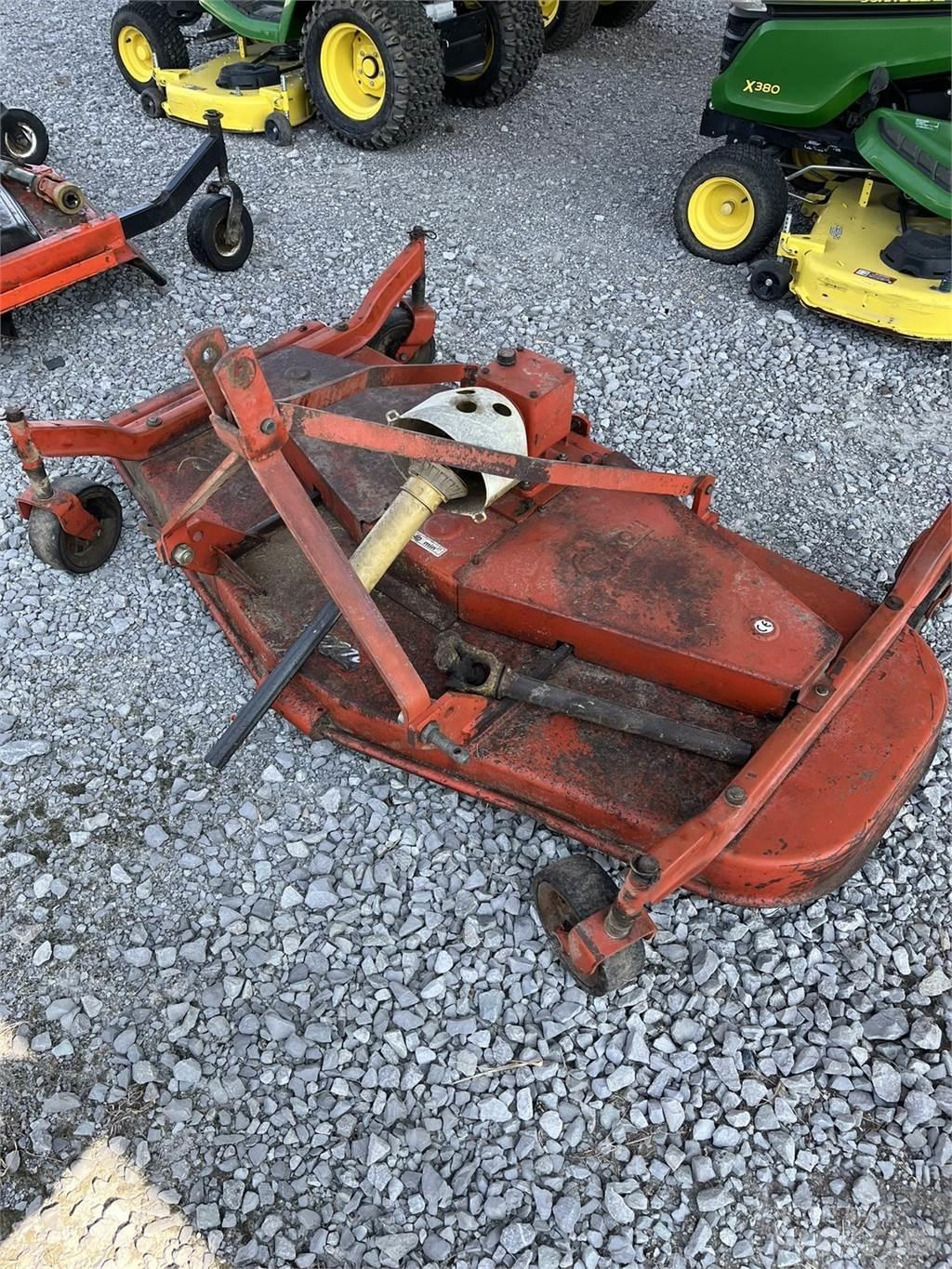 Caroni 72 Riding mowers