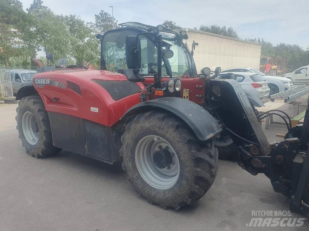 Case IH 742 Tractors