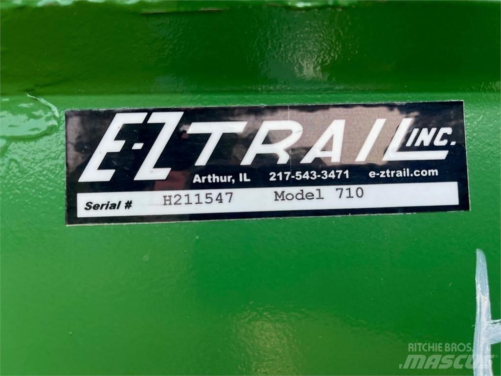 E-Z Trail 710 Grain / Silage Trailers