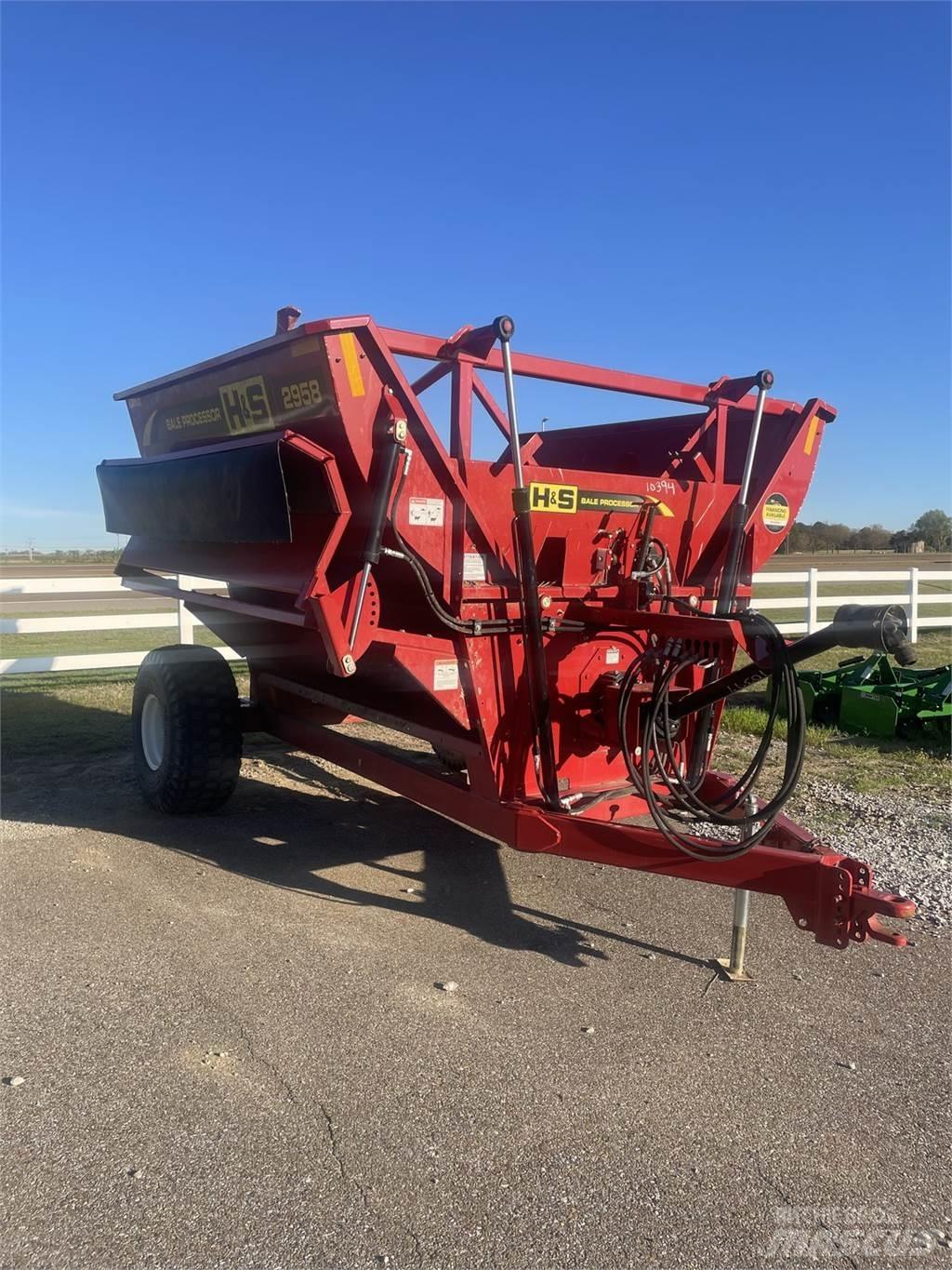 H&S 2958 Bale shredders, cutters and unrollers